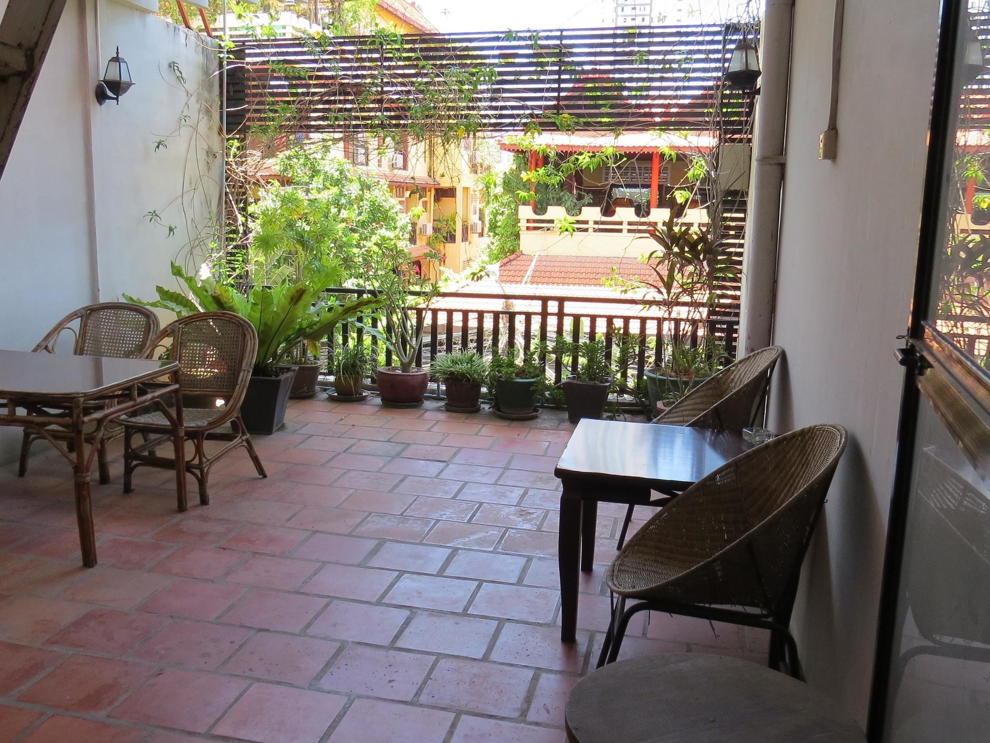 פנום פן Goldie Guesthouse מראה חיצוני תמונה