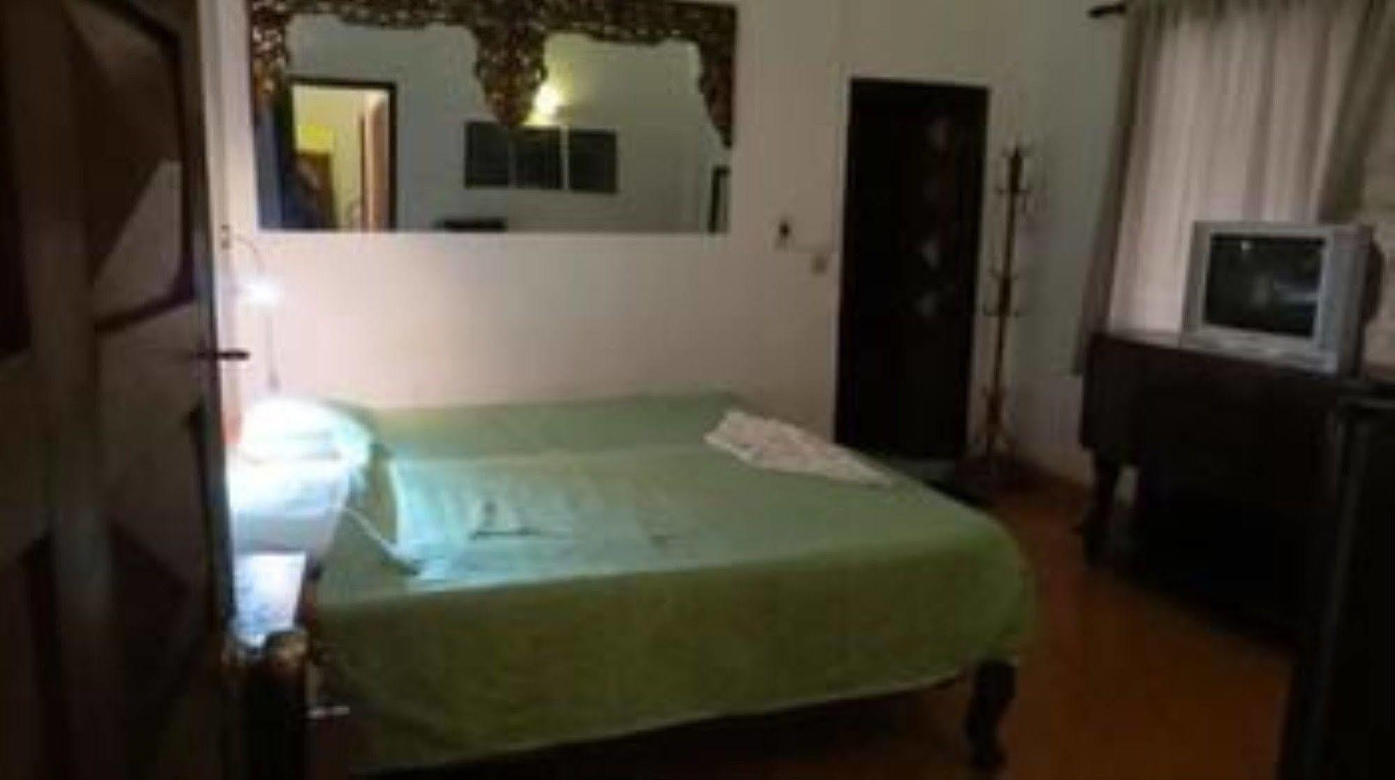 פנום פן Goldie Guesthouse מראה חיצוני תמונה